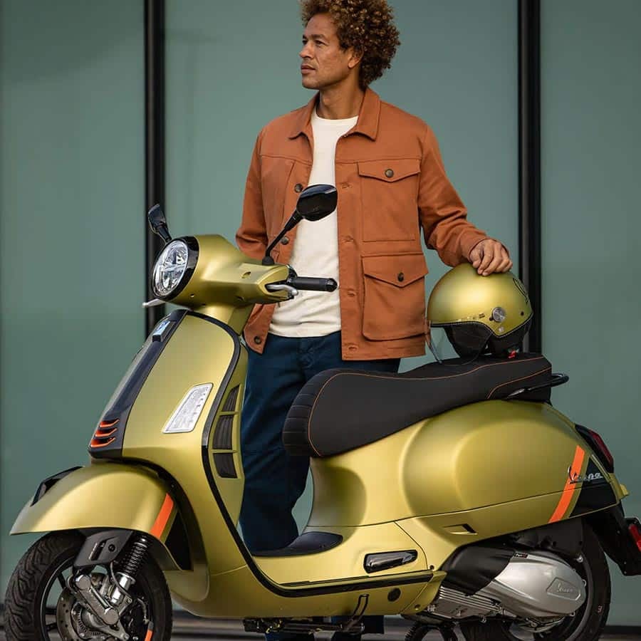 1-Vespa-GTS-300-Super-Sport