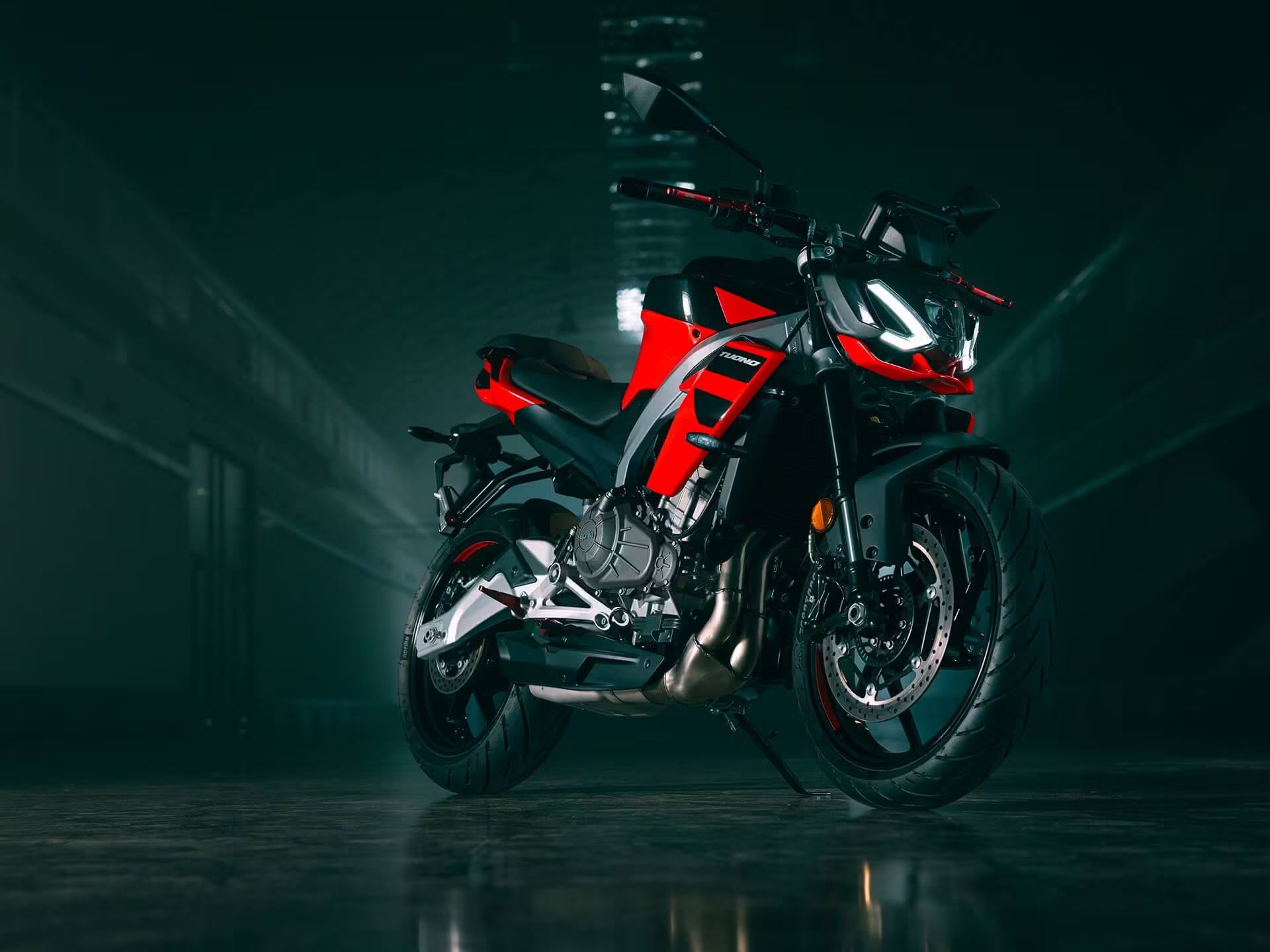 Copia de Aprilia_Tuono457_Wall-img_1440x1920_Ambinetata_2