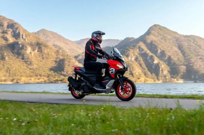 Aprilia SR GT 200 | Scooter adventure 200 cc para la ciudad