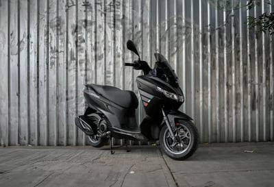 Aprilia SXR 160 | Scooter premium 160 cc cómoda y elegante