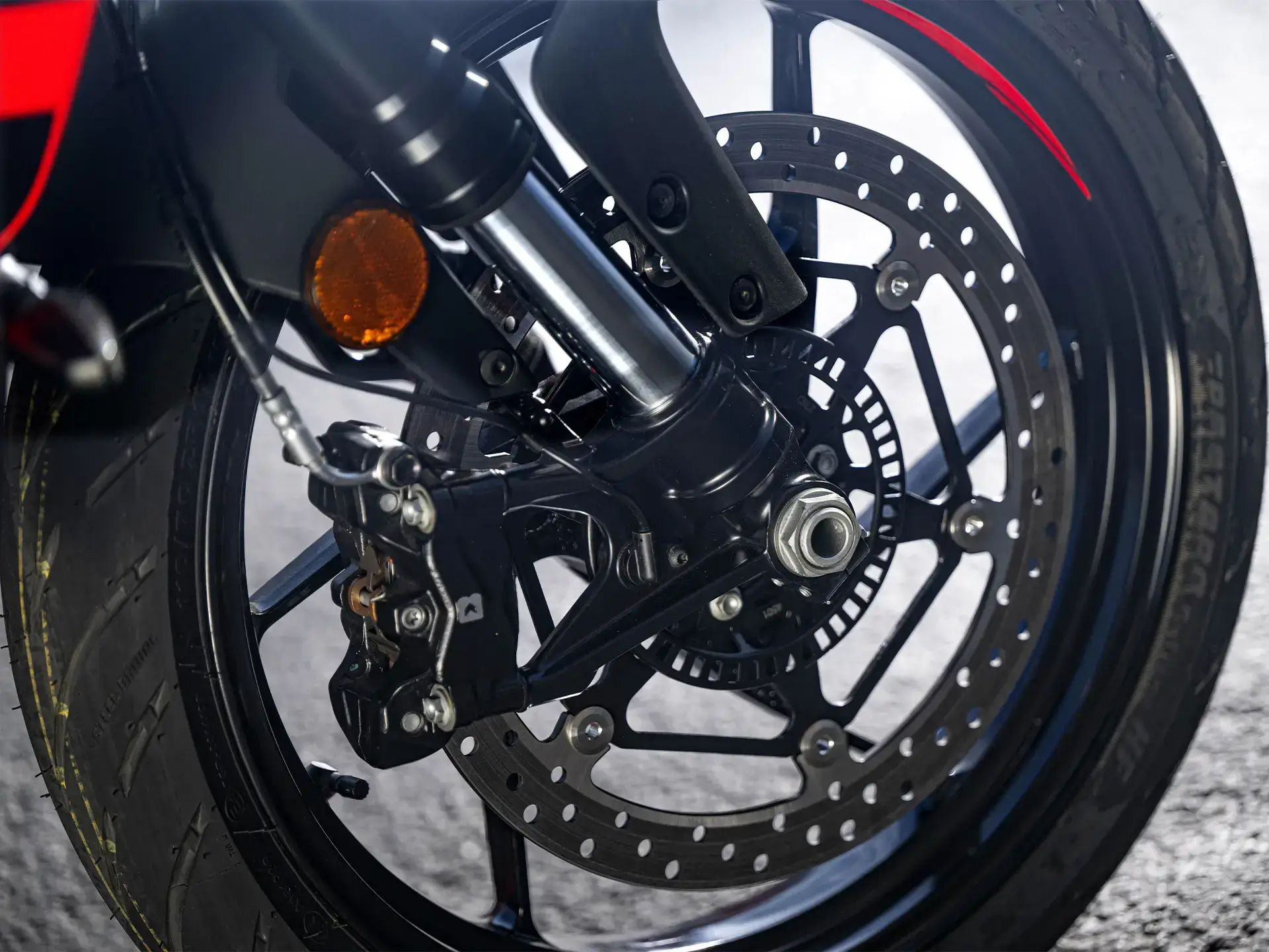 Copia de Aprilia-Tuono457-wallImage_1920-1440_2