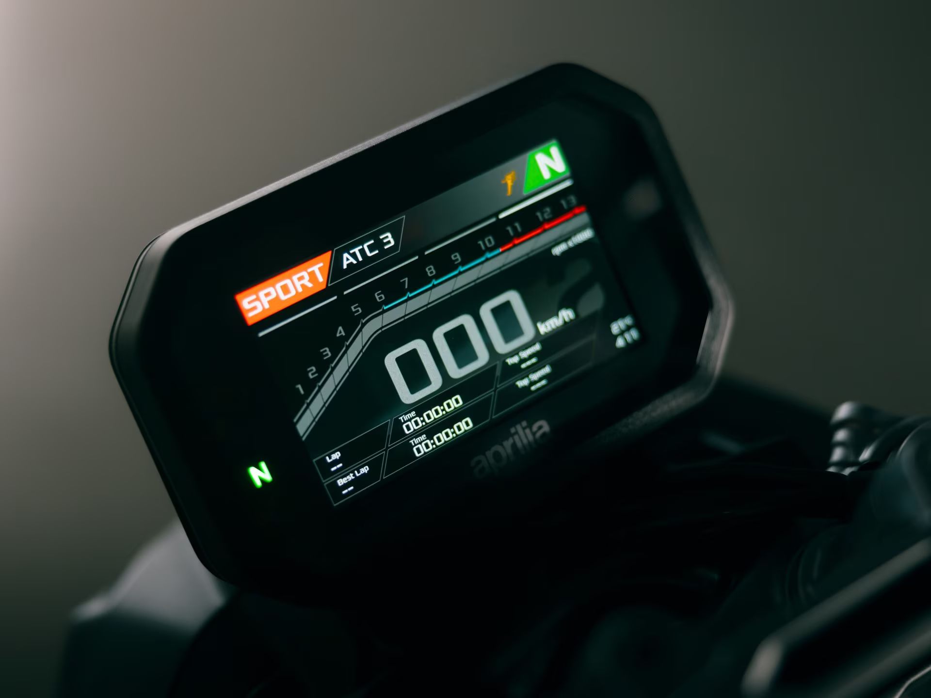 Copia de Aprilia_Tuono457_wall-image_1920x1440