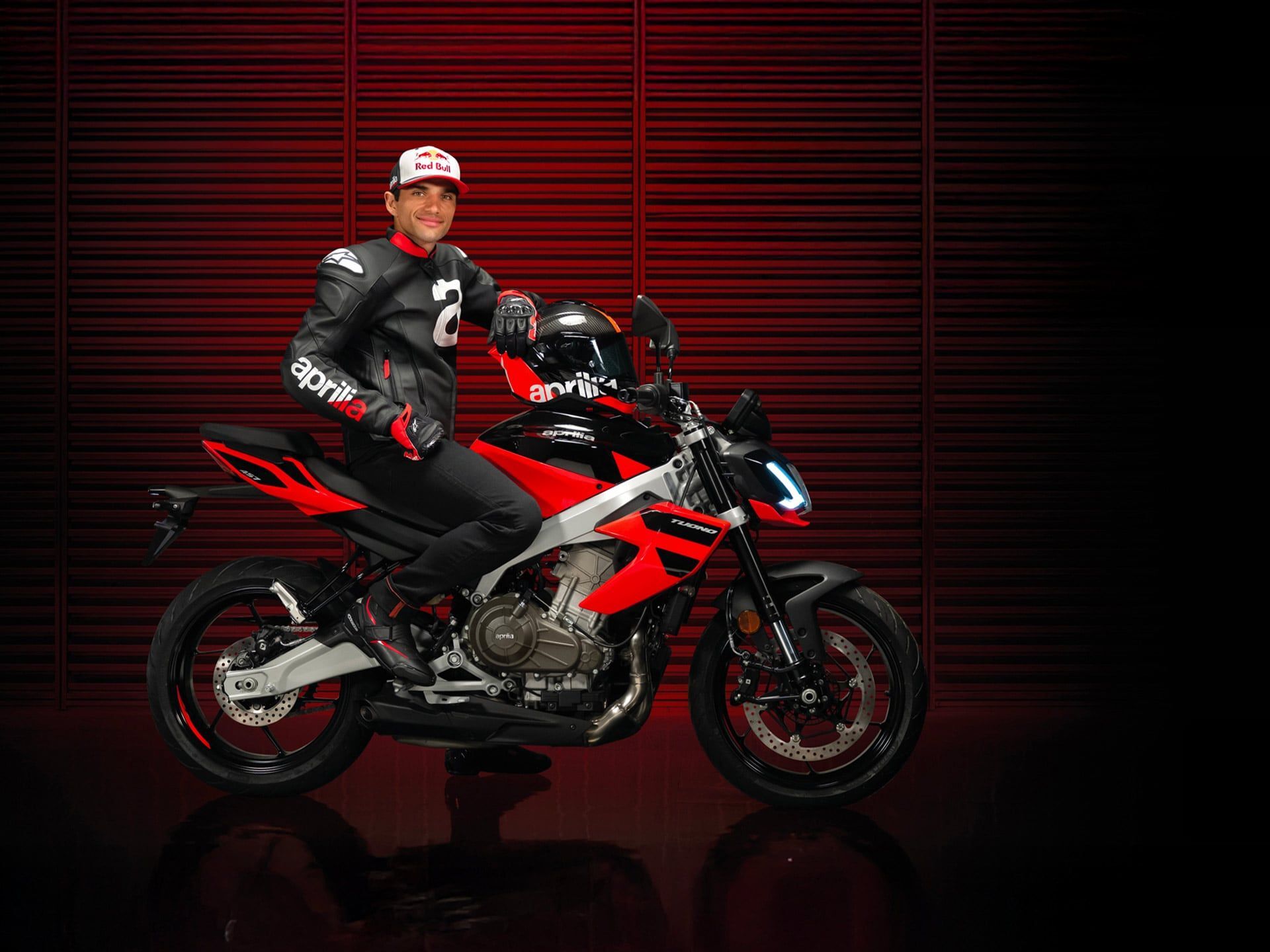 Copia de Aprilia_Tuono457-Martin_1920x1280_4